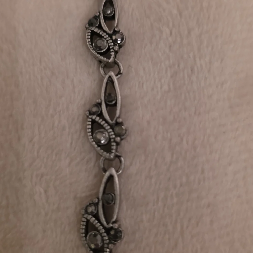 Crown Trifari Antique Silver Tone Marcasite Dainty Leaf Petal Chain 16